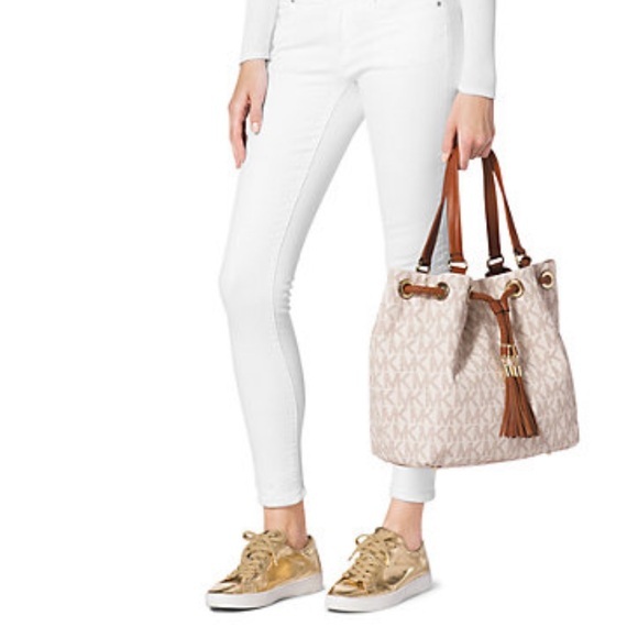 Michael Kors Handbags - MICHAEL MICHAEL KORS
Jet Set Item Large Gathered Logo Tote